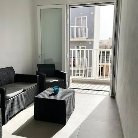 2 Bedroom In St Pauls Bay Apartament St Paul's Bay
