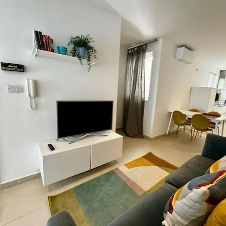 Апартаменты 2 Bedroom In St Pauls Bay Сент-Полс-Бей